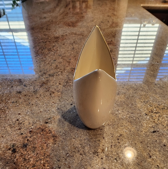 EXTREMELY UNIQUE PIECE🥐LENOX🥐Crescent Shaped Vase🥐 - Picture 3 of 4